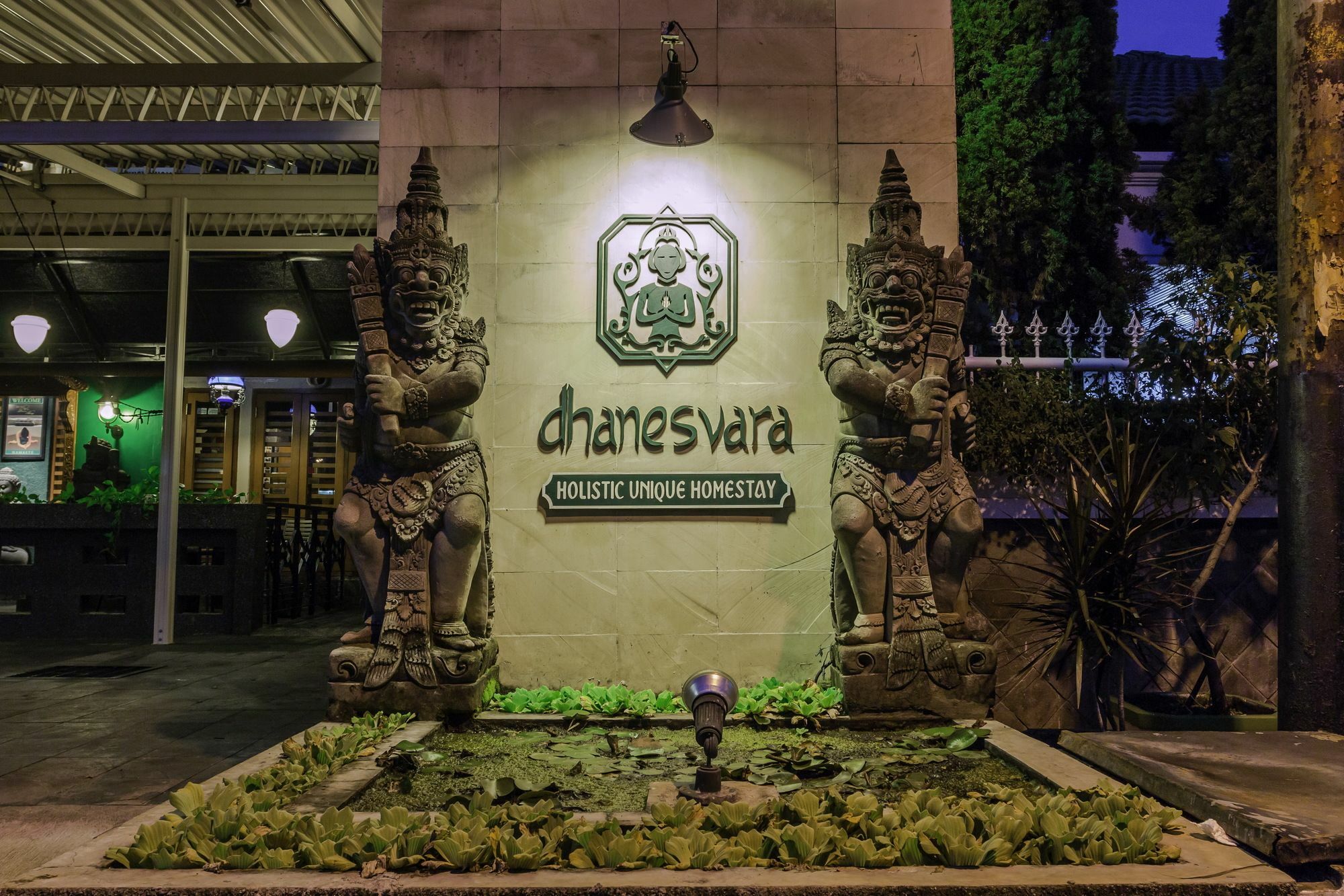 Dhanesvara Holistic Unique Homestay Wonocolo Exterior photo